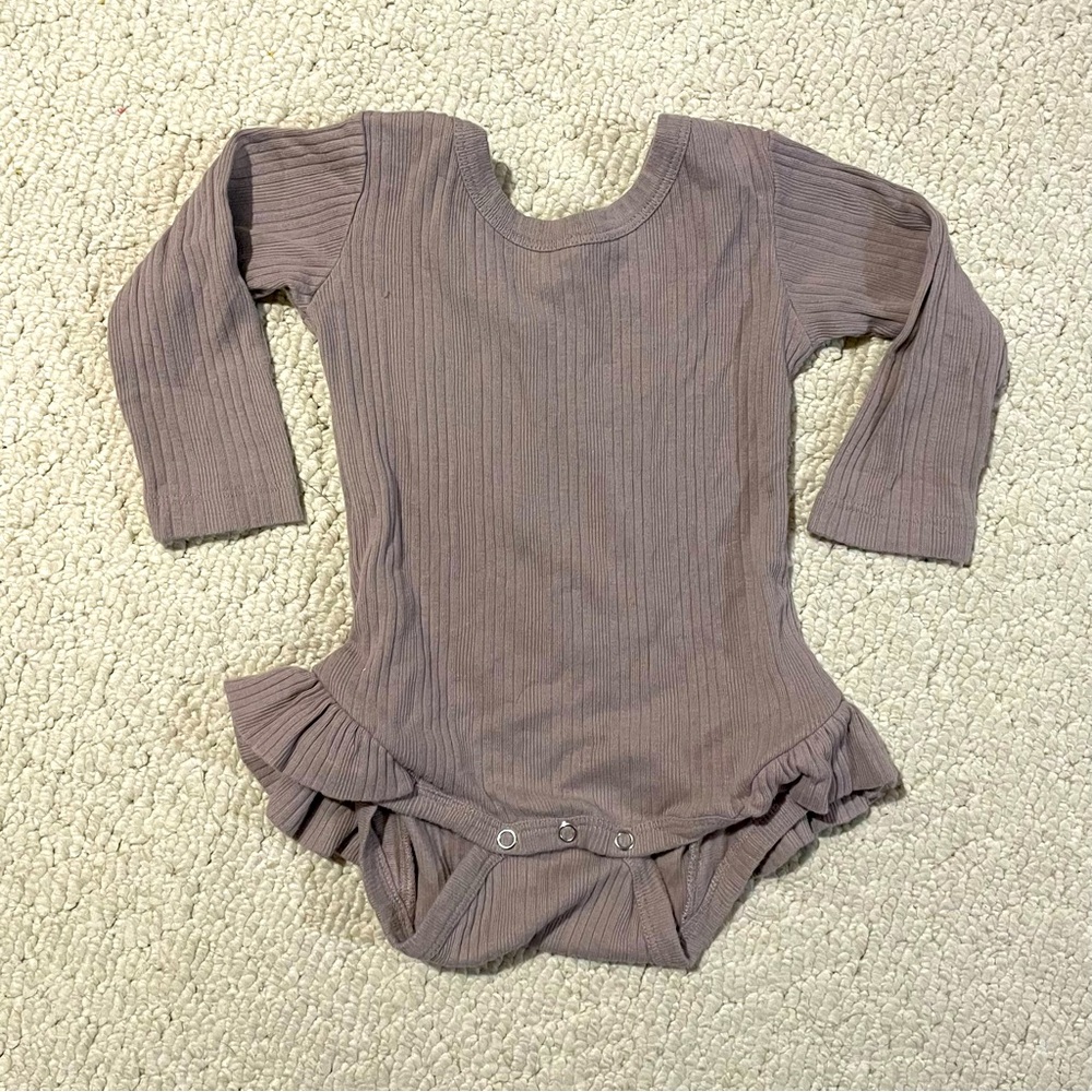 Kate Quinn Organics purple long sleeve body suit ruffle ribbed 12-18 months